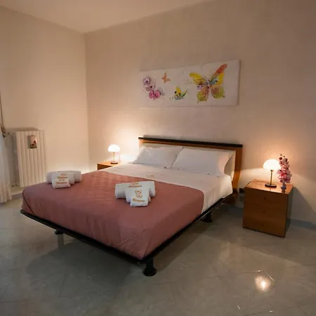 Casa Simone アパート コンヴェルサーノ